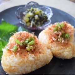 รูปของ 発芽米でヘルシー焼きおにぎり