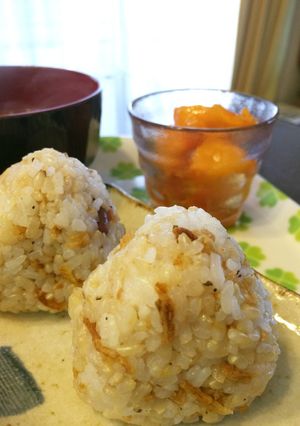 フライドオニオン入り、発芽米おにぎり-レシピのメイン写真