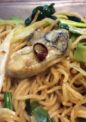 牡蠣のほうれん草とねぎの焼きそば♪-レシピのメイン写真