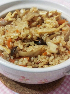 土鍋で作る!キノコた~っぷり炊き込みご飯-レシピのメイン写真