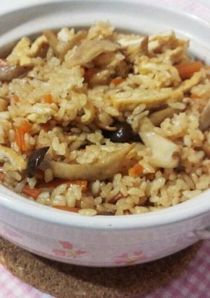 土鍋で作る！キノコた～っぷり炊き込みご飯-レシピのメイン写真