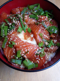 簡単☆ノルウェーサーモンの温玉漬け丼-レシピのメイン写真