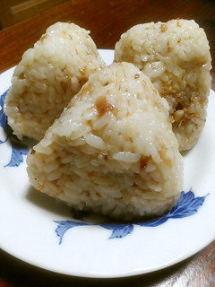 梅おかかおにぎり-レシピのメイン写真