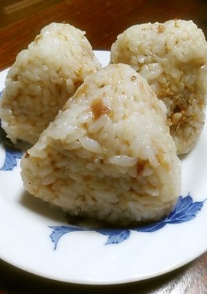 梅おかかおにぎり-レシピのメイン写真
