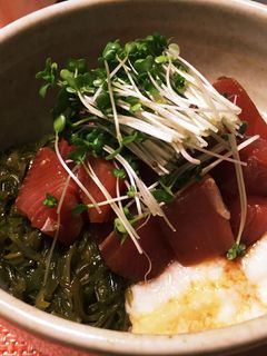 簡単☆まぐろ漬け丼、とろろとめかぶ乗せ-レシピのメイン写真