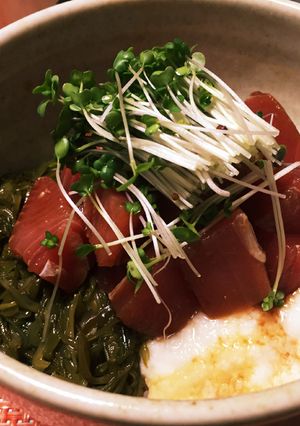 簡単☆まぐろ漬け丼、とろろとめかぶ乗せ-レシピのメイン写真