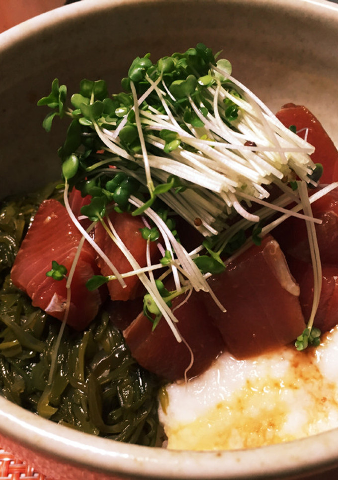 簡単☆まぐろ漬け丼、とろろとめかぶ乗せ-レシピのメイン写真