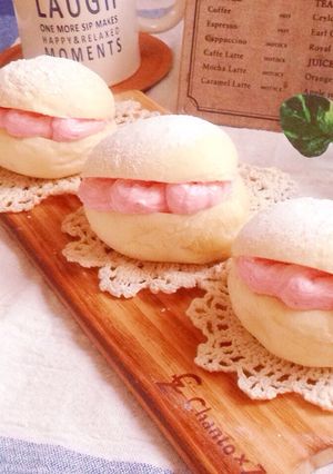 ふわふわ〜♡いちごクリーム白パン-レシピのメイン写真