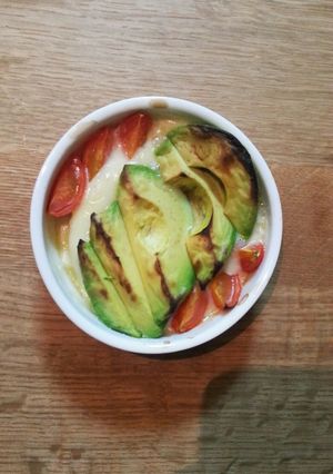 アボカドトマトのココットカマン-レシピのメイン写真