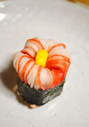 お弁当の隙間に！カニカマdeお花✿-レシピのメイン写真