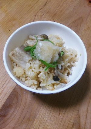 肉汁で炊く！豚バラとキノコの炊き込みご飯-レシピのメイン写真