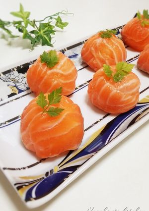 蜜柑で爽やか♪サーモンの手鞠寿司-レシピのメイン写真