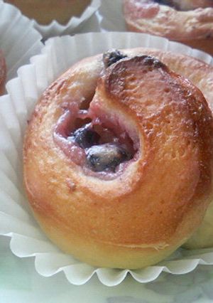 Berryとクリームチーズのまきまきパン-レシピのメイン写真