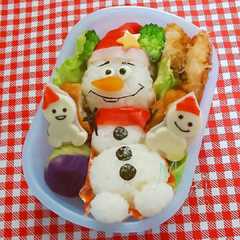รูปของ クリスマスに オラフ サンタ キャラ弁