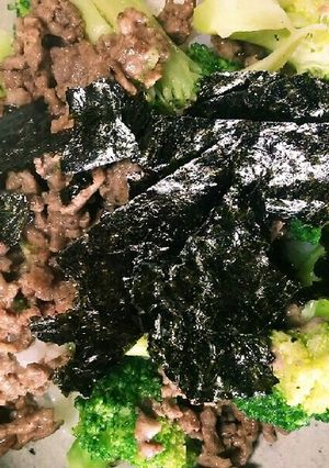 ミンチとブロッコリーのチーズとじどんぶり-レシピのメイン写真