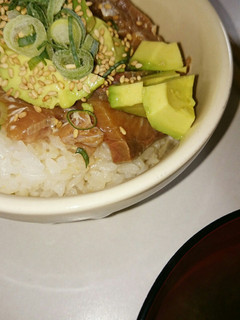 アボカドとぶりの漬け丼-レシピのメイン写真