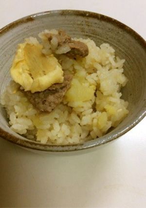 大豆のお肉とじゃがいもの炊き込みごはん-レシピのメイン写真