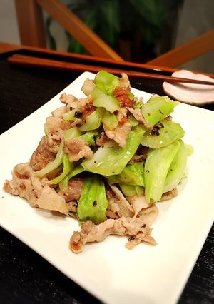酸っぱ旨い♡豚肉とキャベツの梅肉炒め-レシピのメイン写真