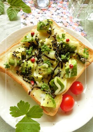 ハーブ香る❀アボカドの塩昆布トースト-レシピのメイン写真