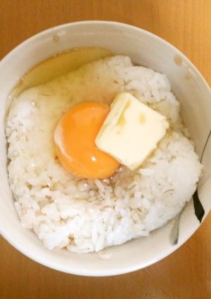 蕎麦つゆバターの卵かけご飯-レシピのメイン写真