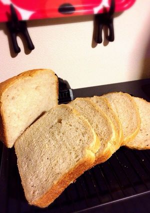 HBで簡単！もっちもち全粒粉ごはんパン-レシピのメイン写真