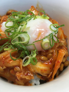 楽うま☆納豆とキムチの温玉丼-レシピのメイン写真