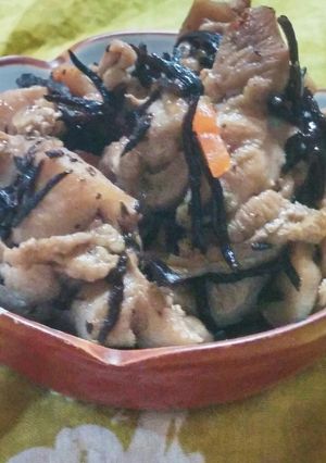 鶏好きおつまみレシピ③ひじきで鶏煮-レシピのメイン写真