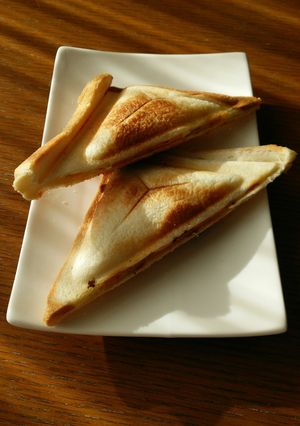 目玉焼きとちくわのホットサンド-レシピのメイン写真