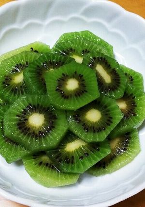 未熟なキィーウィをリンゴで甘～く♪-レシピのメイン写真