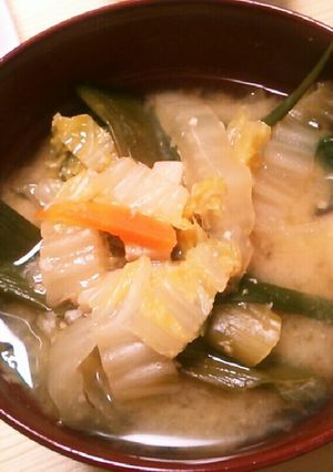 野菜たっぷり白菜の味噌汁-レシピのメイン写真