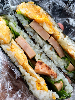 【塩分控えめ】魚肉ソーセージおにぎらず-レシピのメイン写真