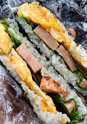 【塩分控えめ】魚肉ソーセージおにぎらず-レシピのメイン写真