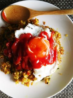 簡単‼節約‼満腹‼カレー炒飯目玉焼き乗せ-レシピのメイン写真