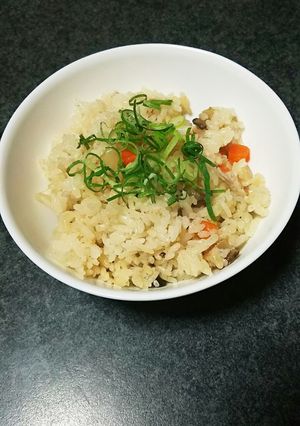炊飯器で《焼き飯風の炊き込みご飯》-レシピのメイン写真