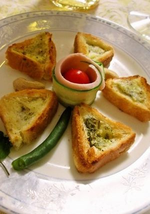 パンの耳で♫トライアングルおつまみ-レシピのメイン写真