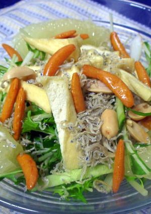 水菜のサラダ、柿の種入り？-レシピのメイン写真