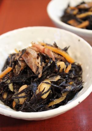 フライパンで♪甘酒で調味♪ひじきの煮物-レシピのメイン写真