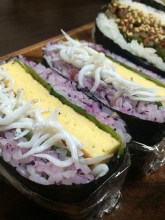 ゆかりとじゃこの彩りおにぎらず☆-レシピのメイン写真
