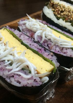 ゆかりとじゃこの彩りおにぎらず☆-レシピのメイン写真