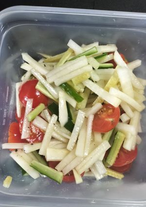 煮物で余った大根で、大根とトマトのサラダ-レシピのメイン写真