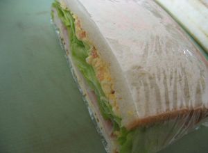 ラップで包もう♪驚愕のレタスサンドイッチ-レシピのメイン写真