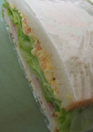 ラップで包もう♪驚愕のレタスサンドイッチ-レシピのメイン写真