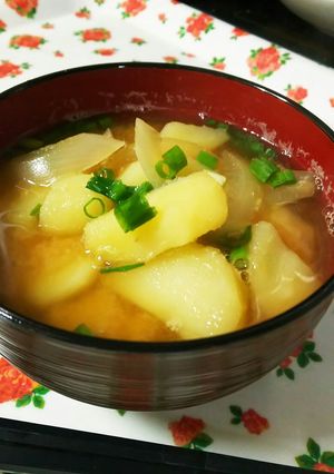 ホクホク！じゃがいもとベーコンのお味噌汁-レシピのメイン写真