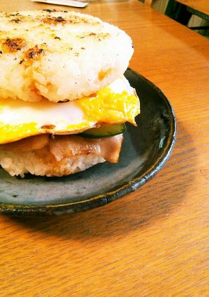そう、これが噂のコンソメライスバーガー-レシピのメイン写真
