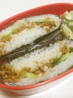 ヘルシーそぼろおにぎらず-レシピのメイン写真