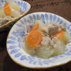 A picture of 豚肉と冬瓜の味噌煮.