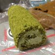 白餡入り濃い抹茶ロールケーキ