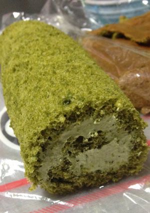白餡入り濃い抹茶ロールケーキ-レシピのメイン写真
