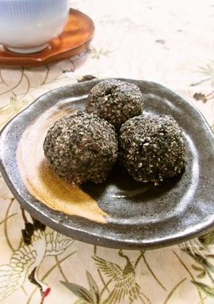 お月見にも♡チアシード入りごま団子-レシピのメイン写真