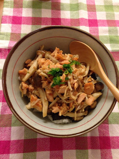 鮭ときのこの めんつゆバター丼♪-レシピのメイン写真